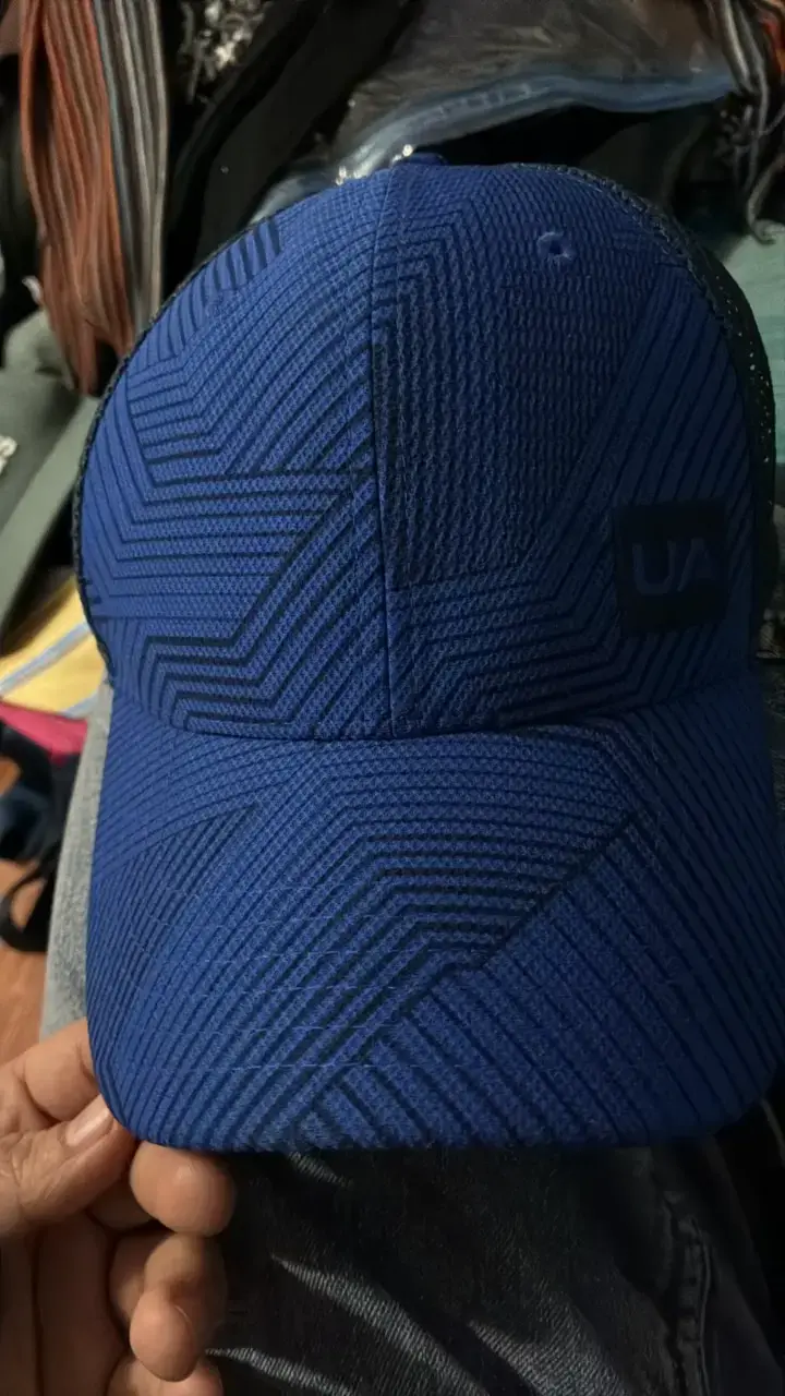 Gorra azul Under Armour deportiva - 1