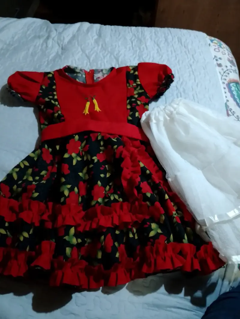 Vestido infantil floral blanco y negro con volantes - 2