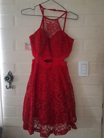 Vestido de encaje rojo con sandalias a juego - miniatura 1