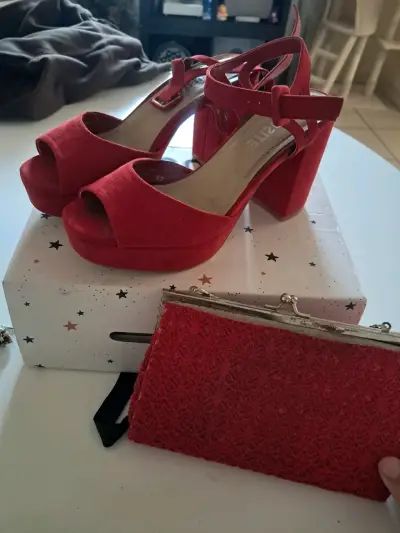 Vestido de encaje rojo con sandalias a juego - miniatura 4
