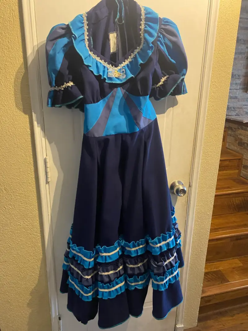 Vestido huasa adulta azul celeste.