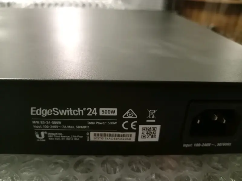 Switch Ubiquiti EdgeSwitch 24 500W en buen estado - 1
