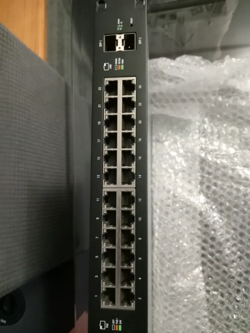 Switch Ubiquiti EdgeSwitch 24 500W en buen estado - 2