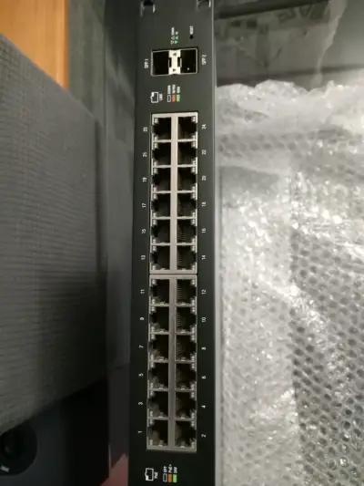 Switch Ubiquiti EdgeSwitch 24 500W en buen estado - miniatura 2