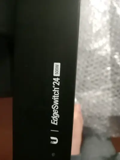 Switch Ubiquiti EdgeSwitch 24 500W en buen estado - miniatura 3