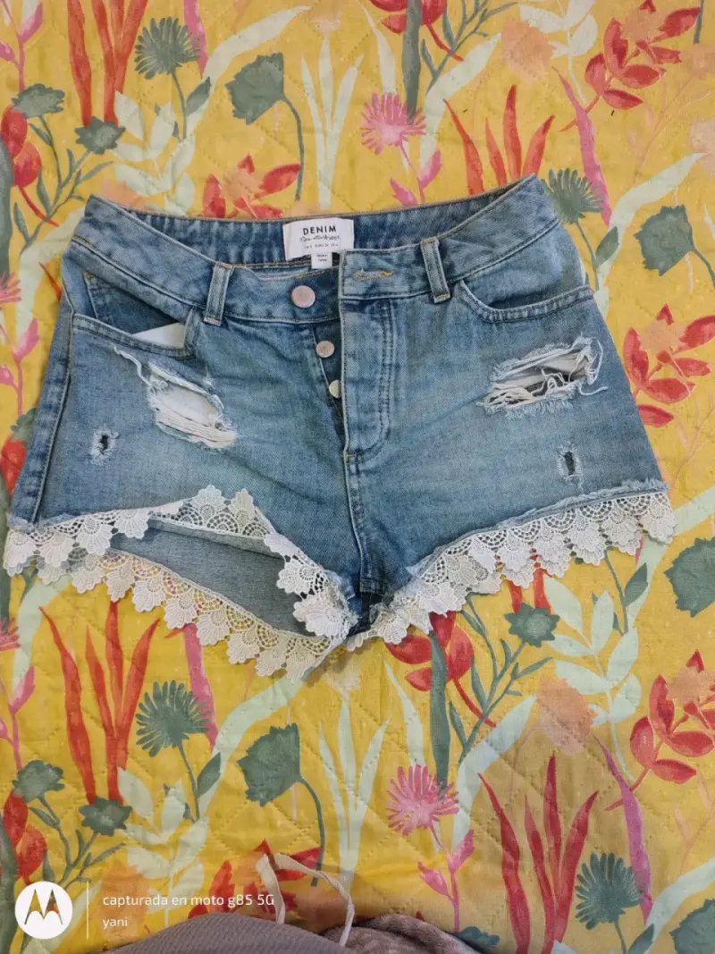 Shorts de mezclilla con encaje para mujer