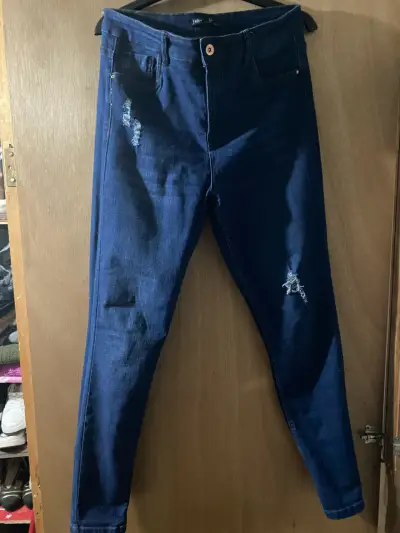 Jeans de mujer desgastados en varios colores - miniatura 2