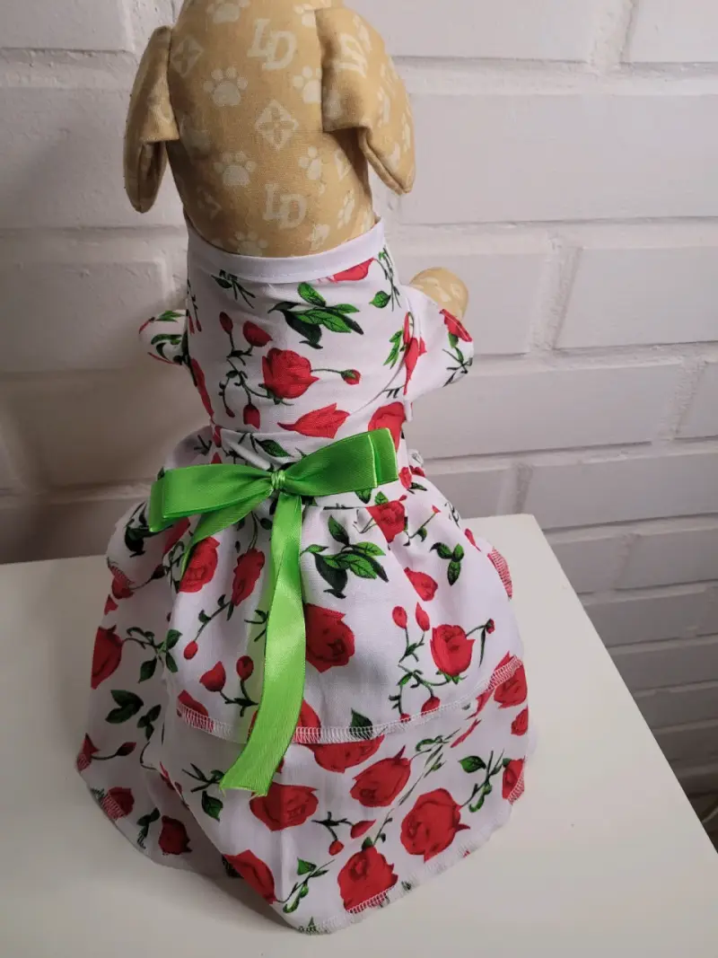 Vestido para perro con estampado floral y lazo verde