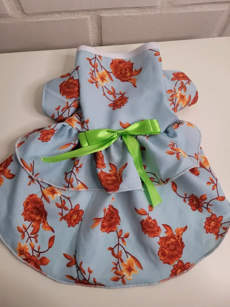 Vestido para perro con estampado floral y lazo verde - 3