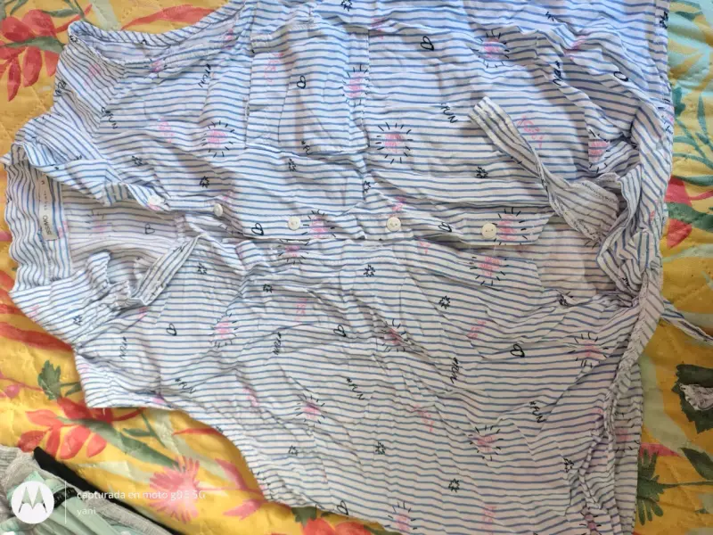 Blusa de mujer a rayas con estampado