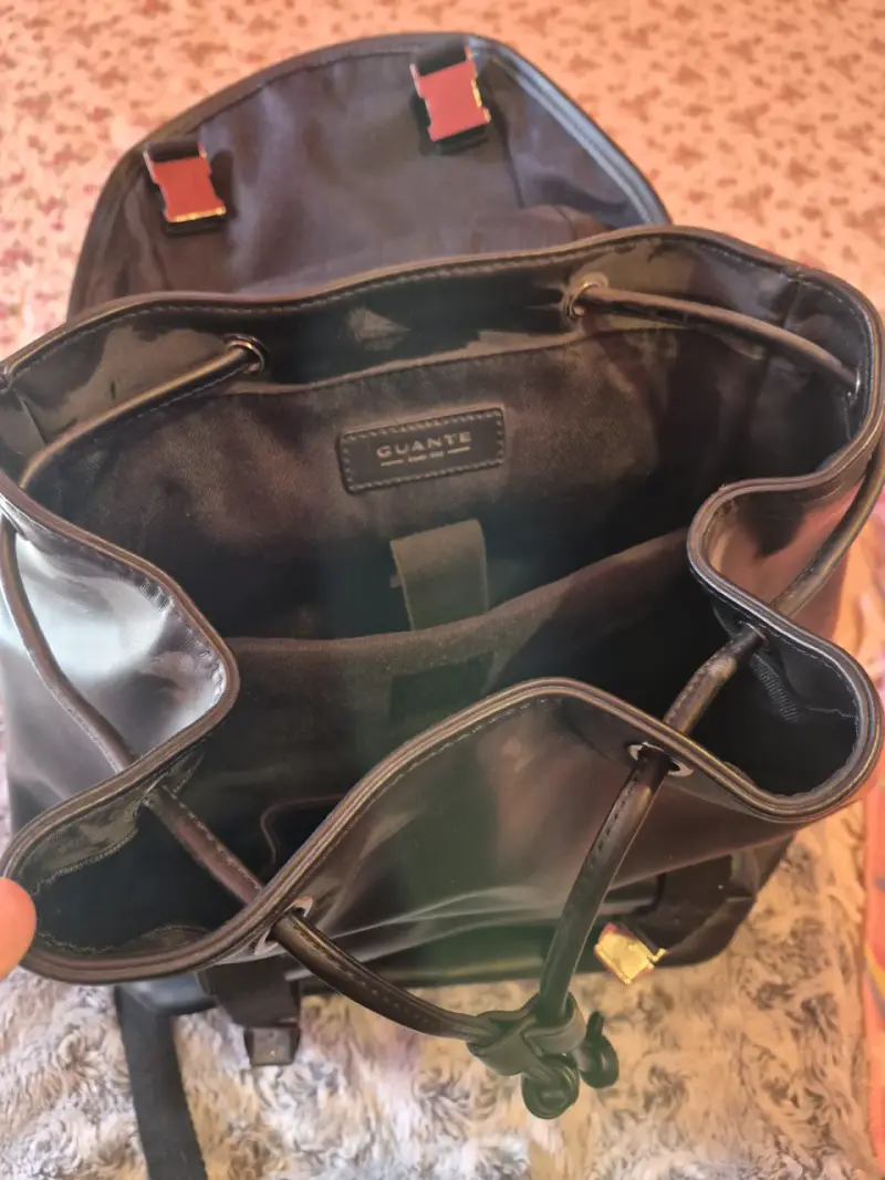 Mochila de cuero negra Guante con cierre ajustable - 1