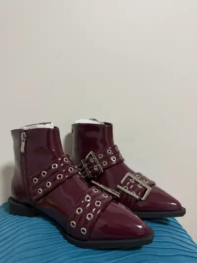 Botines de charol burdeos con hebillas - miniatura 1