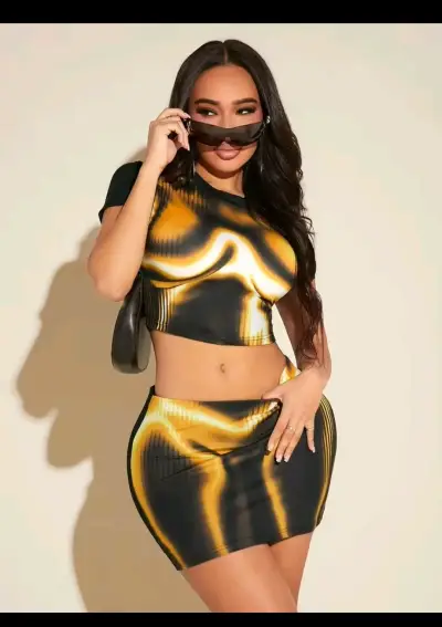 Conjunto de falda y top ajustado negro y dorado - miniatura 1