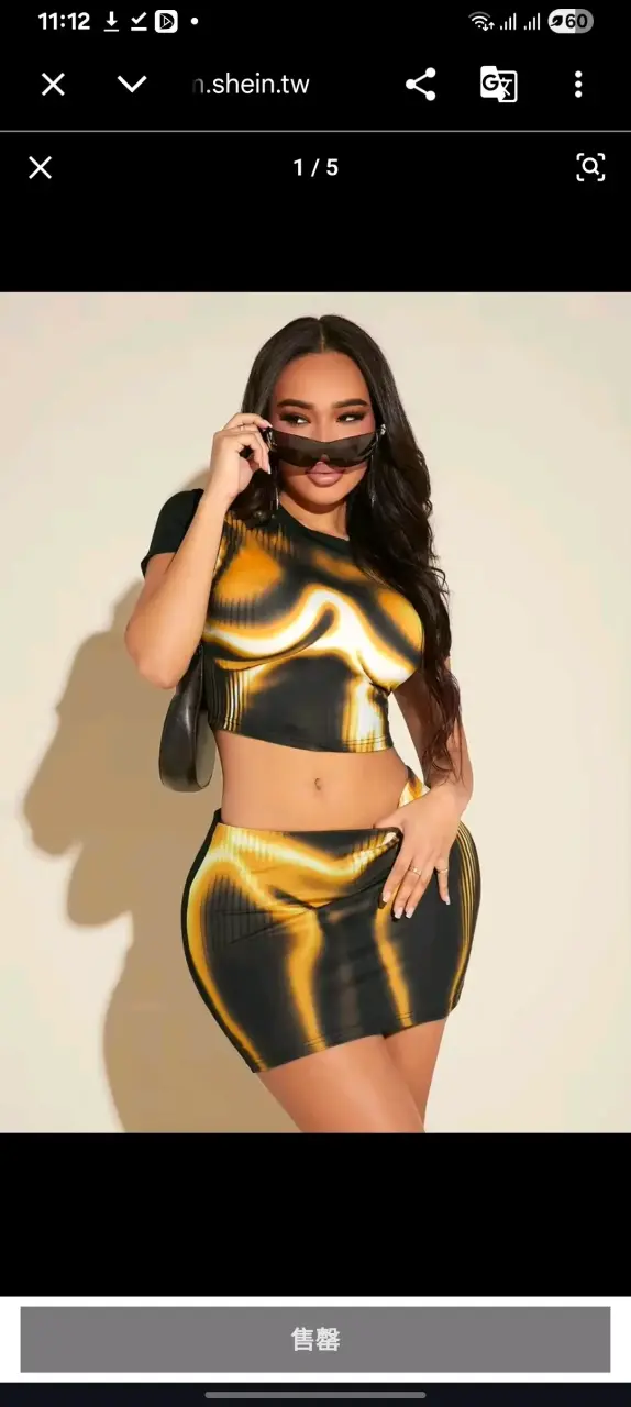 Conjunto de falda y top ajustado negro y dorado - 4