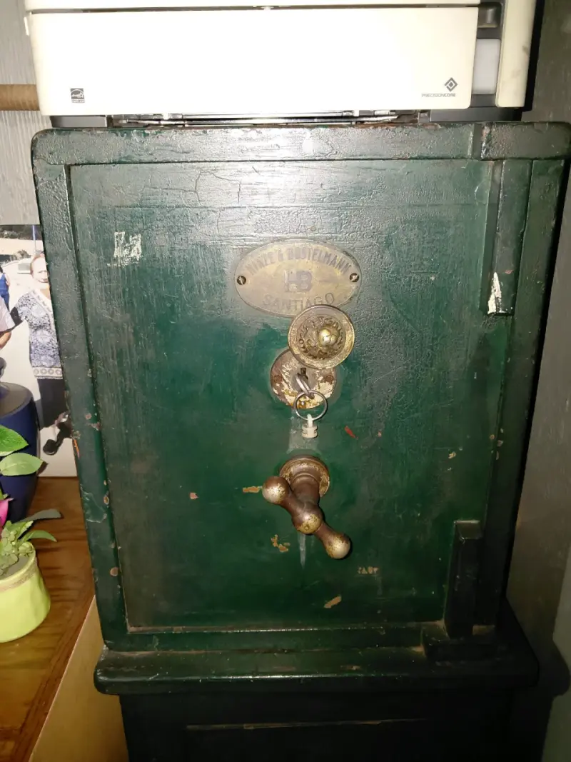Caja fuerte antigua verde con cerradura - 1
