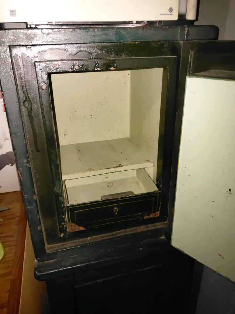 Caja fuerte antigua verde con cerradura - 6