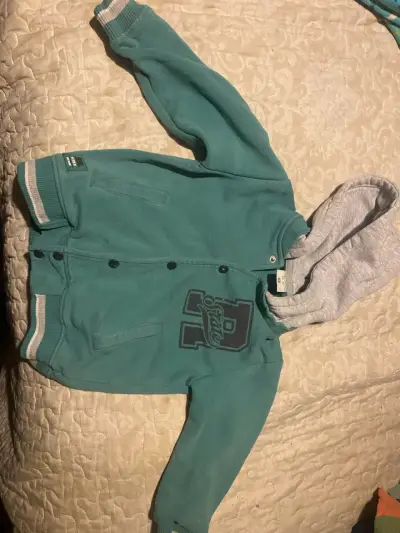 Chaqueta verde con capucha para niño Ficcus - miniatura 1
