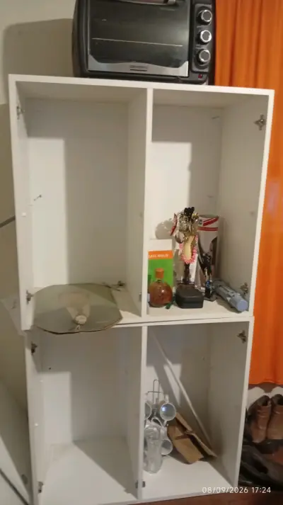 Puertas de armario blancas con manillas - miniatura 3