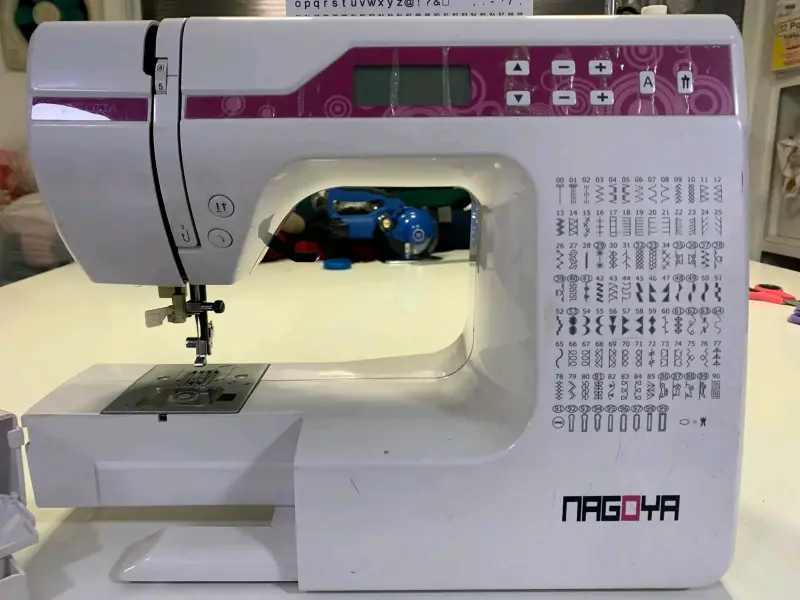 Máquina de Coser Electrónica Nagoya con Múltiples Puntadas - 1