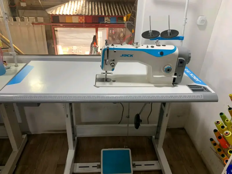 Máquina de Coser Industrial Jack F4 - 1