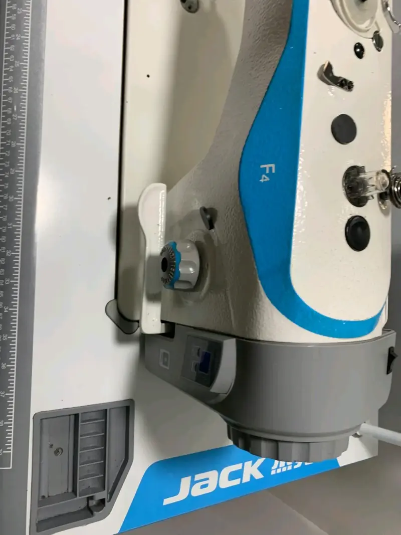Máquina de Coser Industrial Jack F4 - 4