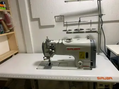 Máquina doble aguja Industrial Siruba con Mesa - miniatura 1