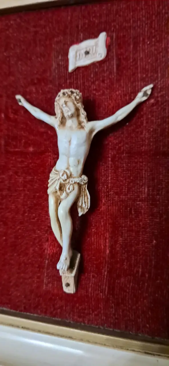Cuadro de Cristo en marco dorado - 3