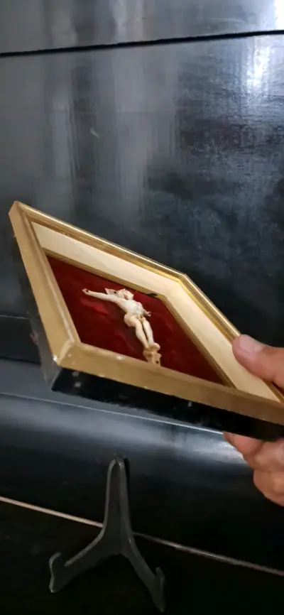Cuadro de Cristo en marco dorado - miniatura 4