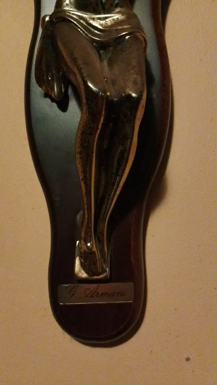 Crucifijo de pared con figura metálica - 2