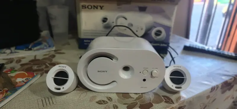 Sistema de sonido Sony con subwoofer y altavoces - 2