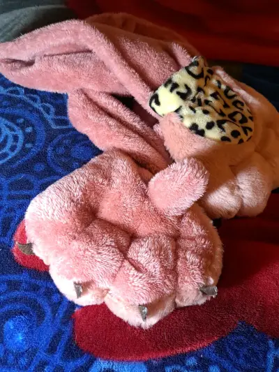 Conjunto bufanda y guantes felpa. Animal print. - miniatura 2