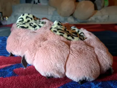 Conjunto bufanda y guantes felpa. Animal print. - miniatura 3