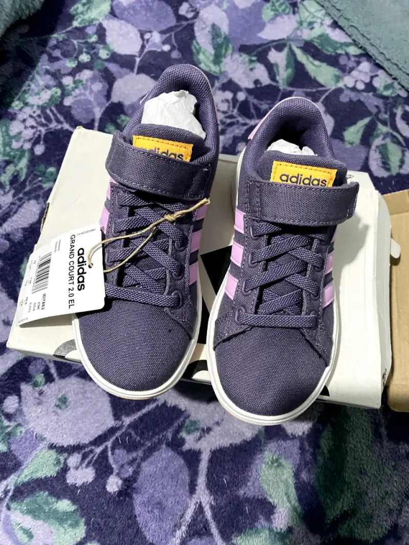 Zapatillas Adidas, talla 29.5, nuevas. - 2