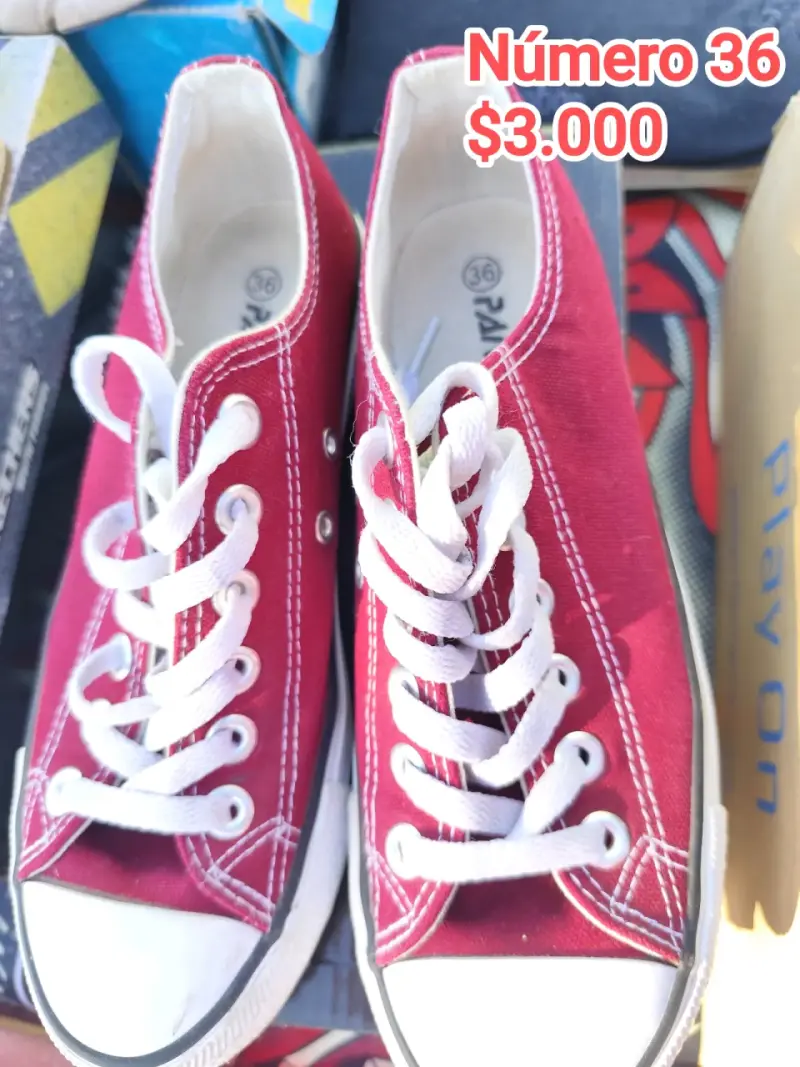 Zapatillas casuales color burdeo talla 36