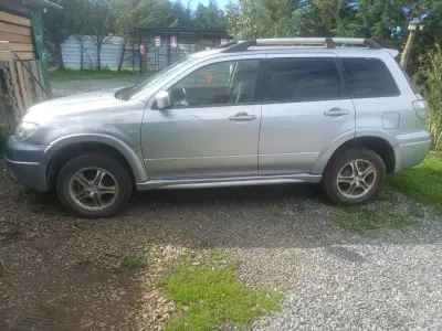 SUV Mitsubishi Outlander en buen estado - miniatura 6