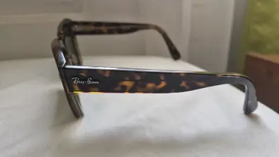 Gafas de sol Ray-Ban estilo carey con estuche - miniatura 2