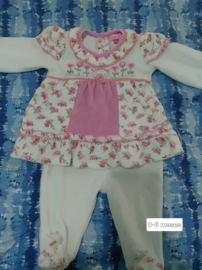 lote de ropa y cositas de bebé - miniatura 3
