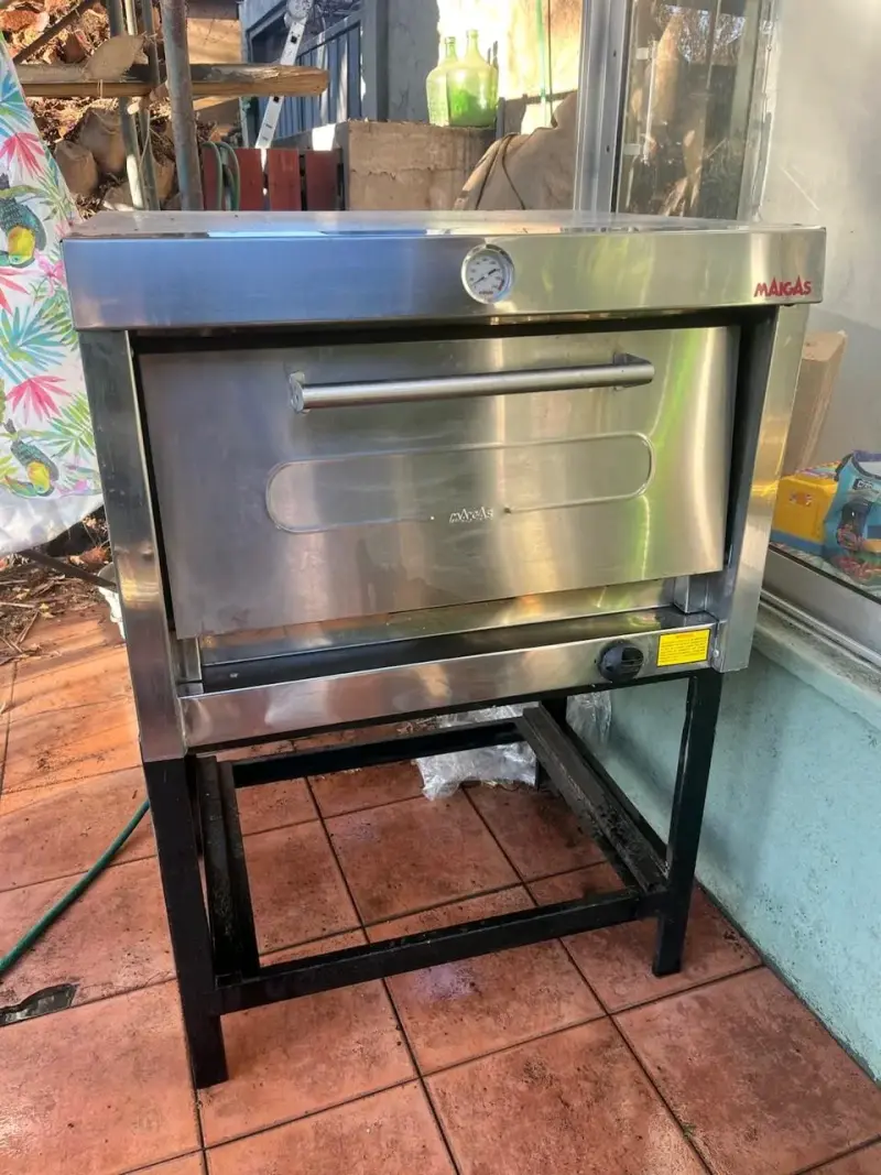 Horno de acero inoxidable Maigas con termómetro