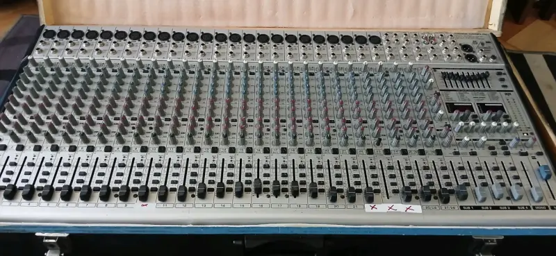 Mesa de audio bheringer - 2