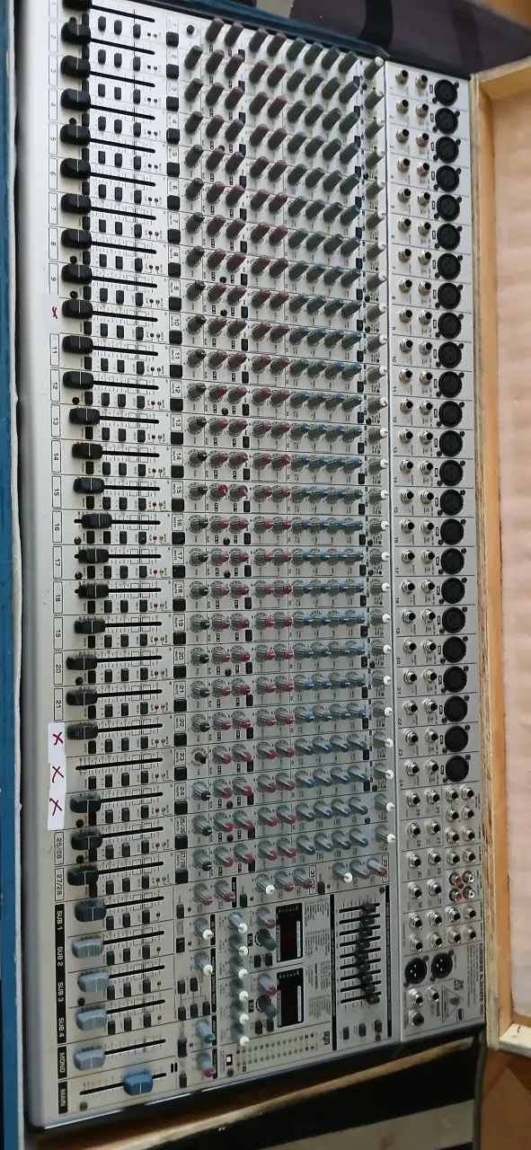 Mesa de audio bheringer - 3