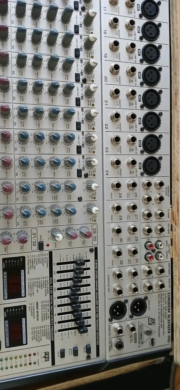 Mesa de audio bheringer - 4