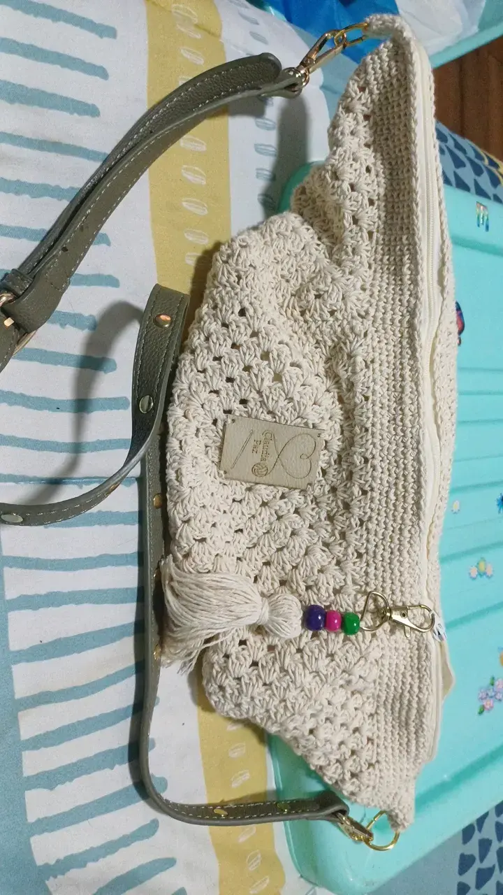 Banano tejido a crochet beige con correa ajustable - 3