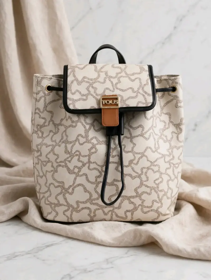 Mochila Tous beige con diseño elegante