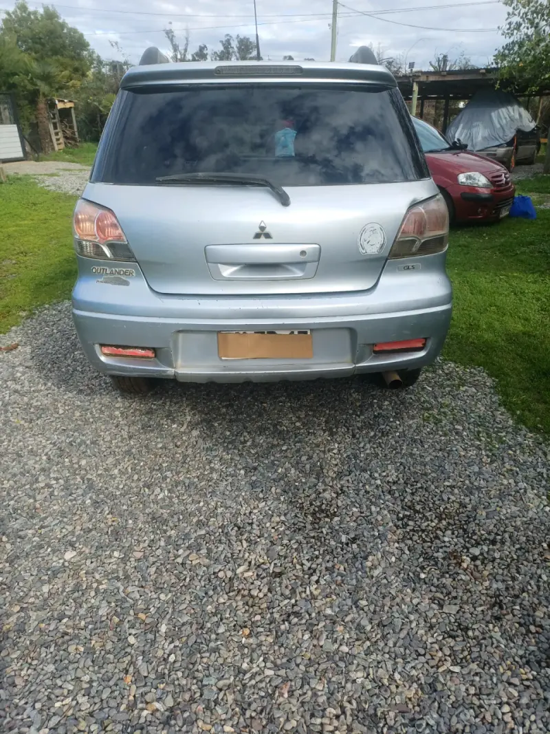 Mitsubishi Outlander SUV 2004 en buen estado - 3