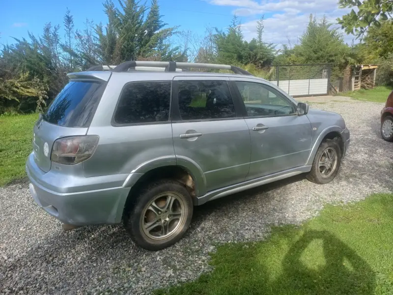Mitsubishi Outlander SUV 2004 en buen estado - 4
