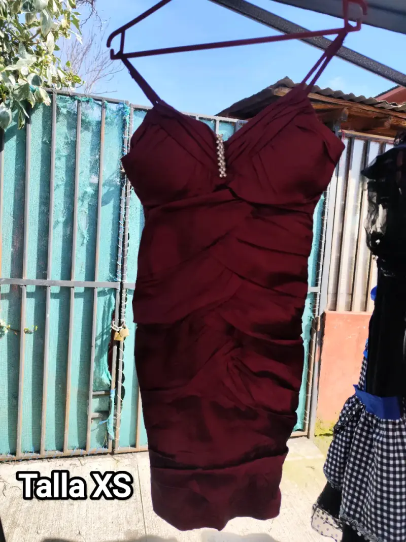Vestido de fiesta burdeos talla XS