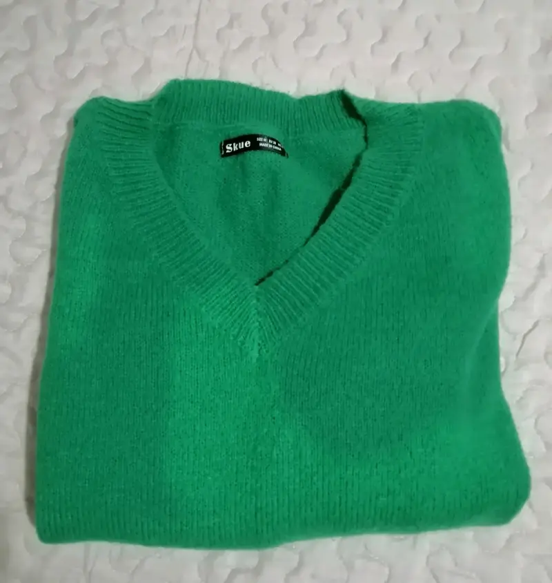 Suéter verde de lana para mujer - 3