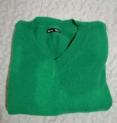 Suéter verde de lana para mujer - miniatura 3