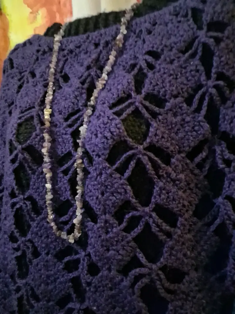 Suéter tejido a crochet morado para mujer - 2