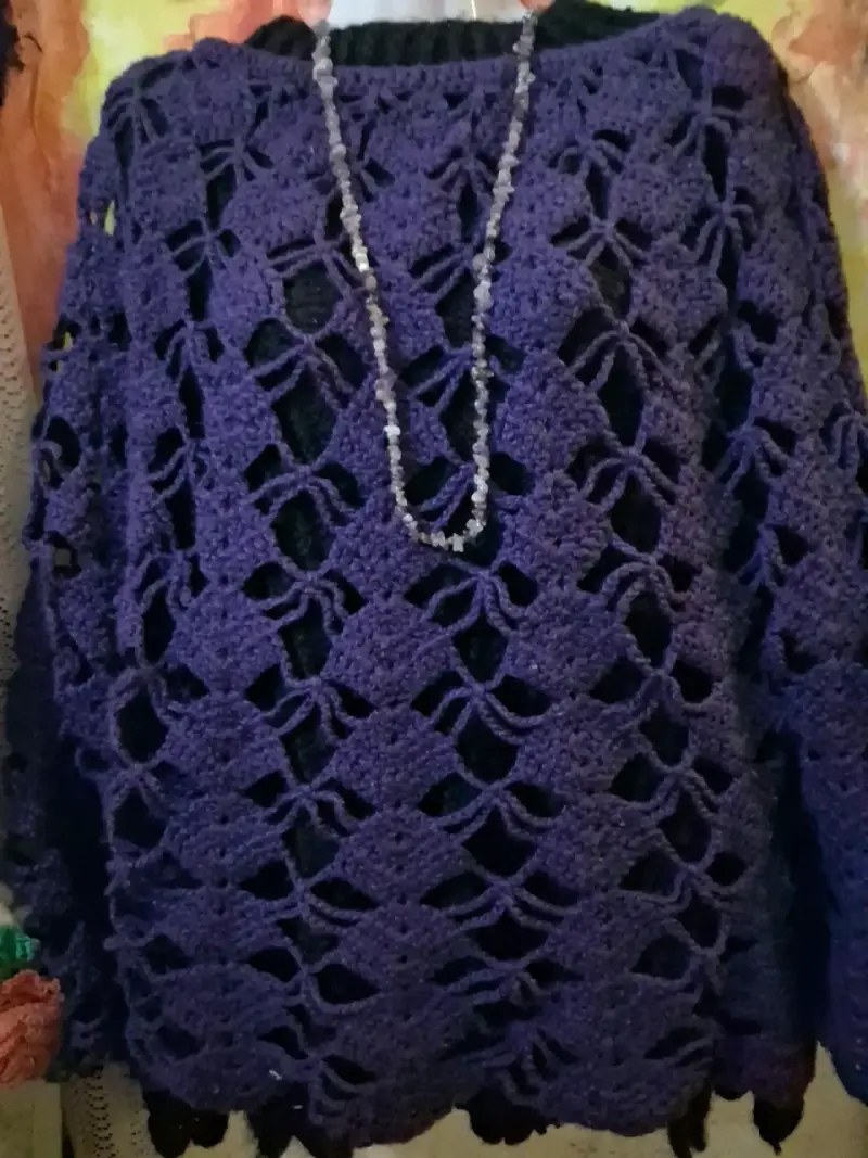 Suéter tejido a crochet morado para mujer - 3